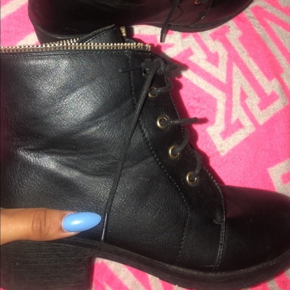 Black and gold boots - Picture 2 of 4